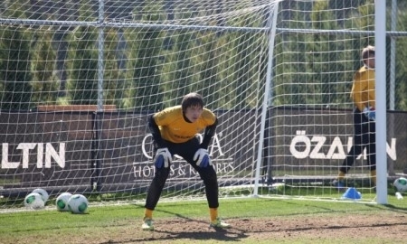 «Кайрат» подписал Плотникова