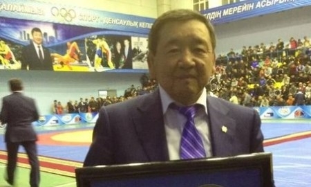 Жаксылыку Ушкемпирову вручили награду «Лучший борец мира»