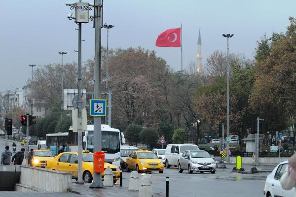 Стамбул встречает дождем