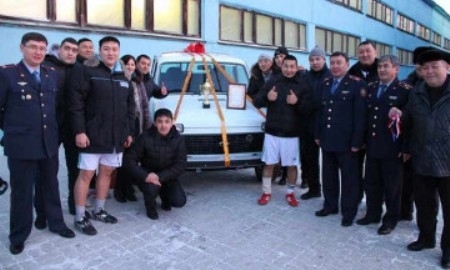 Команда УВД Павлодара получила автомобиль за победу в спортивном турнире