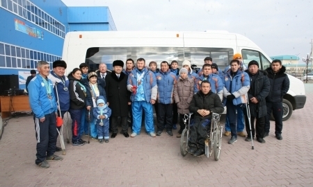 Кызылординским паралимпийцам вручили ключи от автомобиля
