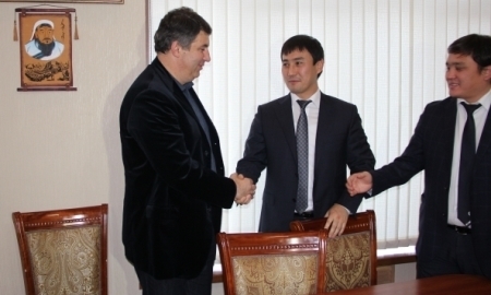 Фоторепортаж с назначения Виктора Кумыкова главным тренером «Ордабасы»