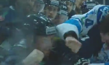 Видео драки матча КХЛ «Медвешчак» — «Барыс» Брэндон Сегал VS. Никита Церенок