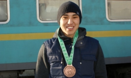 Казахстанцы завоевали три «золота» на Кубке мира по борьбе на поясах