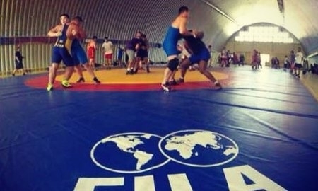 Сборная Казахстана по греко-римской борьбе завершает год УТС в Таразе