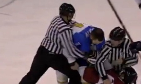 Видео драки Дамира Рыспаева и игроков молодёжной сборной Латвии