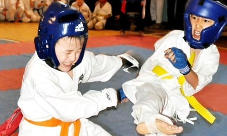 Сборная Казахстана по каратэ вернулась с чемпионата мира с трофеями