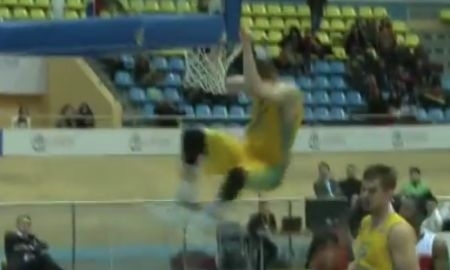 Видео данка Анатолия Колесникова в матче Еврочелленджа «Астана» — «Тофас» 73:65