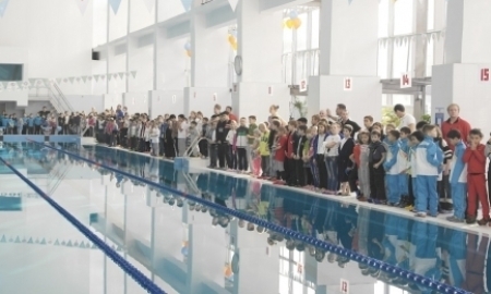 Как отмечали День независимости юные алматинские пловцы