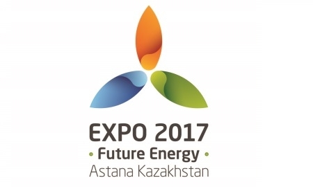 Жителей столицы угостили огромным тортом с символикой ЭКСПО-2017