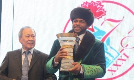 Рой Джонс, возможно, выйдет на ринг в казахском чапане