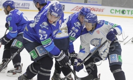 «Барыс» провел двусторонний матч