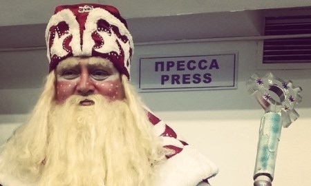 Дед Мороз смотрит игру «Барыс» — «Трактор»