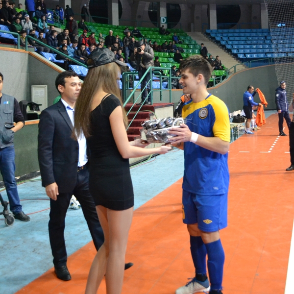 Лео — лучший игрок матча Казахстан — Азербайджан