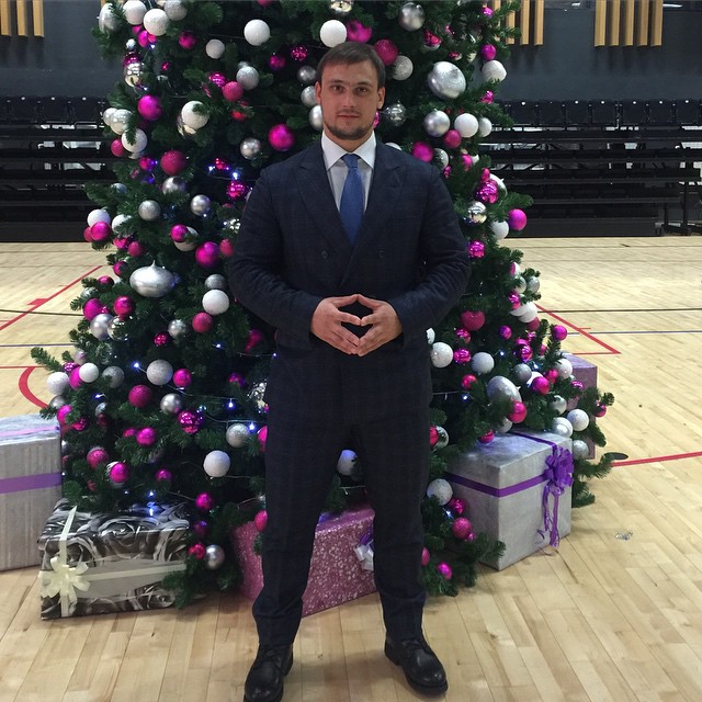 Илья Ильин поздравил казахстанцев с Новым годом