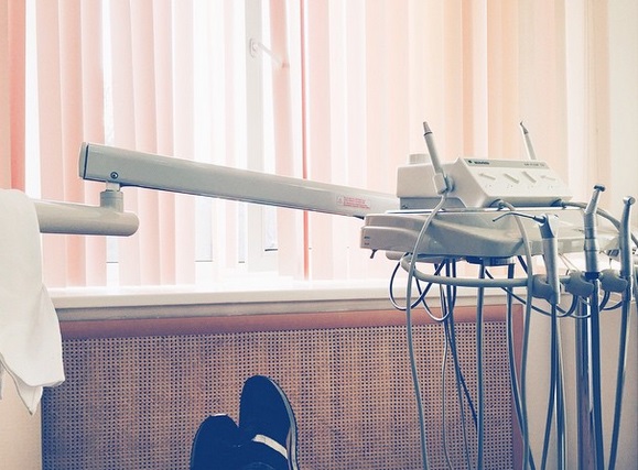 Денис Тен отправился к дантисту накануне Нового года