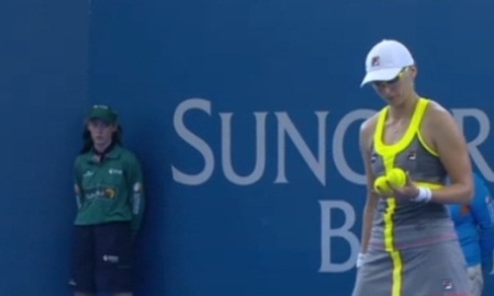 Шведова переиграла Лисицки на старте турнира в Брисбене