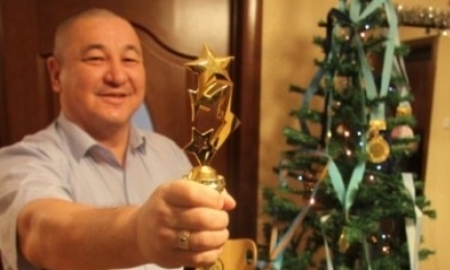 В Уральске параспортсмен украсил елку своими медалями