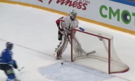 Ошибка вратаря «Трактора» в игре с «Барысом» стала курьезом недели в КХЛ