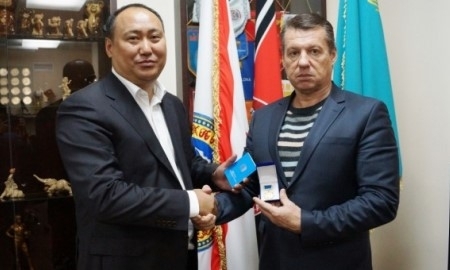 Кайрат Оразбеков награжден памятным знаком