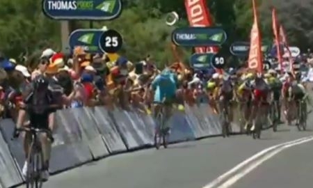 Видео финиша третьего этапа «Тура Даун Андер» с участием гонщиков «Астаны»