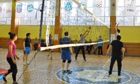 Во время каникул преподаватели павлодарского вуза вышли на спортплощадки