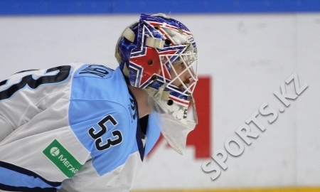 Салак проупстил три шайбы в Астане