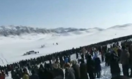 В Китае казахская диаспора возрождает охоту с беркутами