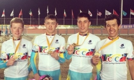 Юниорская сборная Казахстана по велотреку выиграла золотую медаль Чемпионата Азии