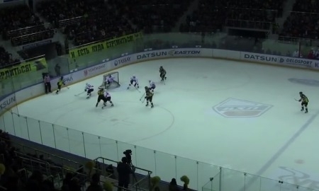 Видеообзор матча ВХЛ «Сарыарка» — «Нефтяник» 2:1