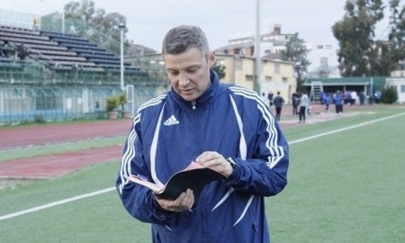 Равиль Сабитов: «Игра со сборной Казахстана интересна только тем, что с ней работает Юрий Красножан»