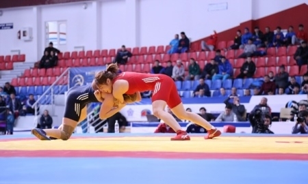 На чемпионате РК в Талдыкоргане прошли состязания по женской борьбе