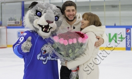 Предложение руки и сердца на матче «Барыс» — «Металлург» Новокузнецк