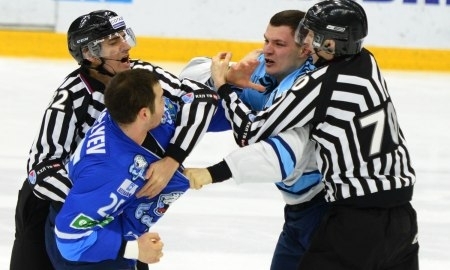 Виталий Меньшиков: «Рыспаев — сильный боец, но не хорошо бить в конце, когда судьи уже разнимают»