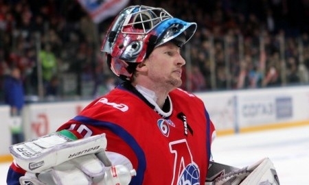 Виталий Колесник пропустил три шайбы от московского «Динамо»