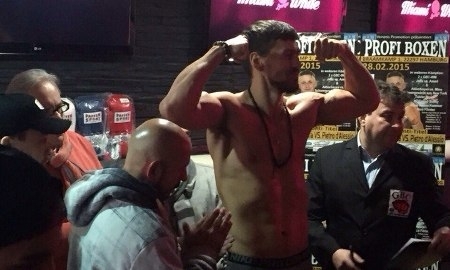 «КAZsport» отменил трансляцию боя Акбербаев — Мино