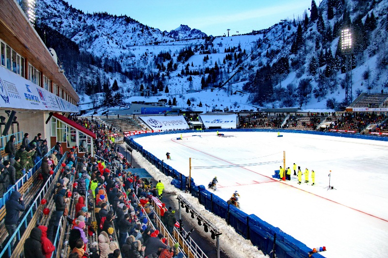 Россиянин Дмитрий Колтаков стал сильнейшим в первый день мотогонок на льду в Алматы