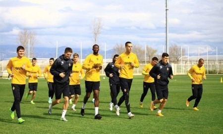 Фоторепортаж с тренировки «Кайрата» в Белеке