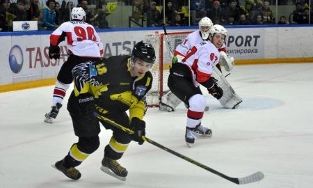 Фоторепортаж с матча ВХЛ «Сарыарка» — «Челмет» 5:0