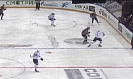 Штраф нападающего «Авангарда», полученный в игре с «Барысом», оставлен без изменений