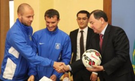 Аким Жамбылской области Карим Кокрекбаев встретился с футболистами ФК «Тараз»