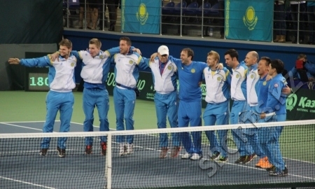 <strong>Александр Недовесов переиграл Фабио Фоньини, а Казахстан — Италию в матче Кубка Дэвиса</strong>