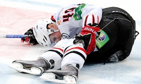 Травма Калинина в матче с «Барысом» — в числе самых страшных в КХЛ