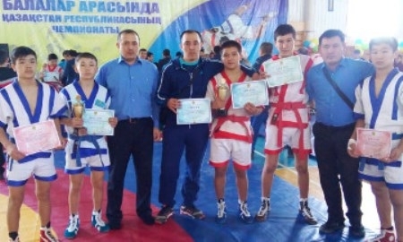 Юные борцы из Кызылординской области стали победителями чемпионата РК 