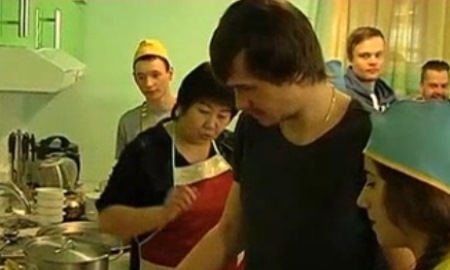 Усть-каменогорские хоккеисты поменяли клюшки на скалки