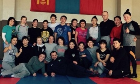 Сборная Казахстана по женской борьбе проводит сборы в Монголии