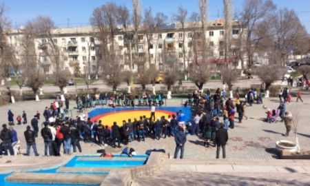 Более двух тысяч жителей Тараза померялись силой и сноровкой в Наурыз