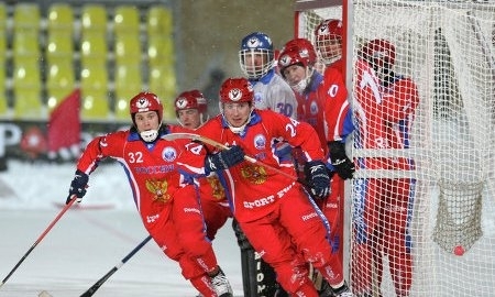 Казахстан уступил России на старте чемпионата мира по хоккею с мячом