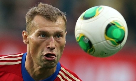 Василий Березуцкий досрочно покинул тренировку, но сможет сыграть с Казахстаном