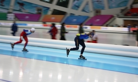 Конькобежный сезон официально завершили участники марафона в Астане